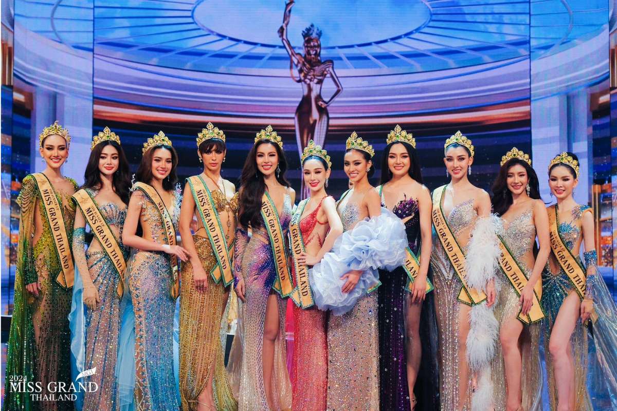 Dentes caem ao vivo em concurso de beleza e reação da candidata surpreende